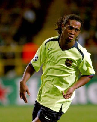 Ronaldinho con maglia Barcellona Away 2005/06 durante partita