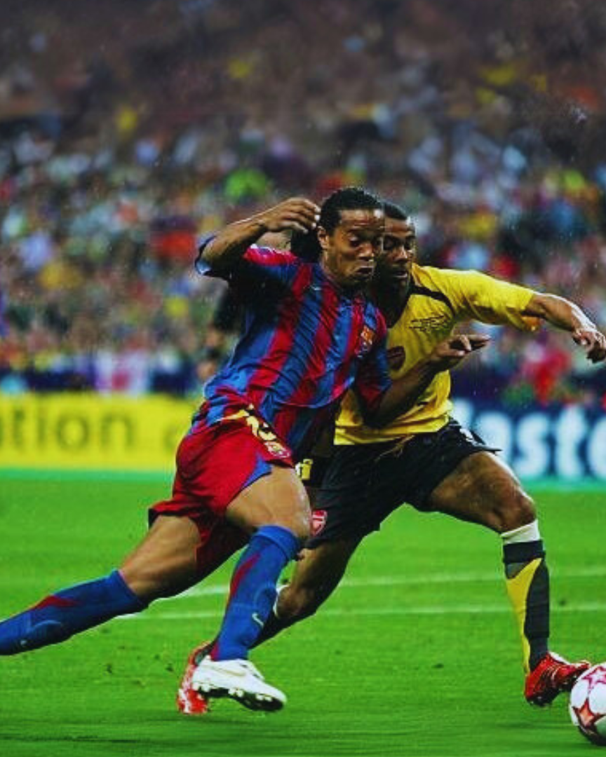 Ronaldinho con maglia Barcellona Home 2005/06 durante partita Champions League