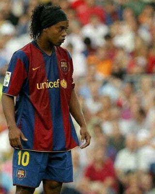 Ronaldinho con maglia Barcellona Home 2007/08 durante partita