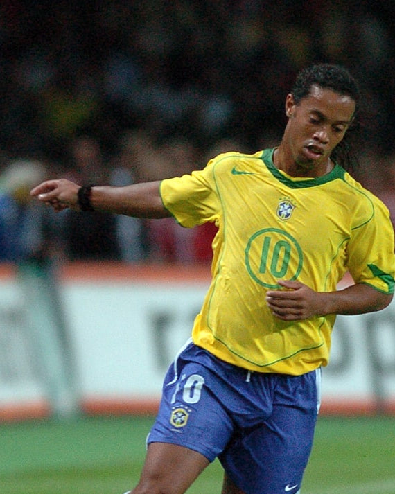 Ronaldinho con maglia Brasile 2004 durante partita