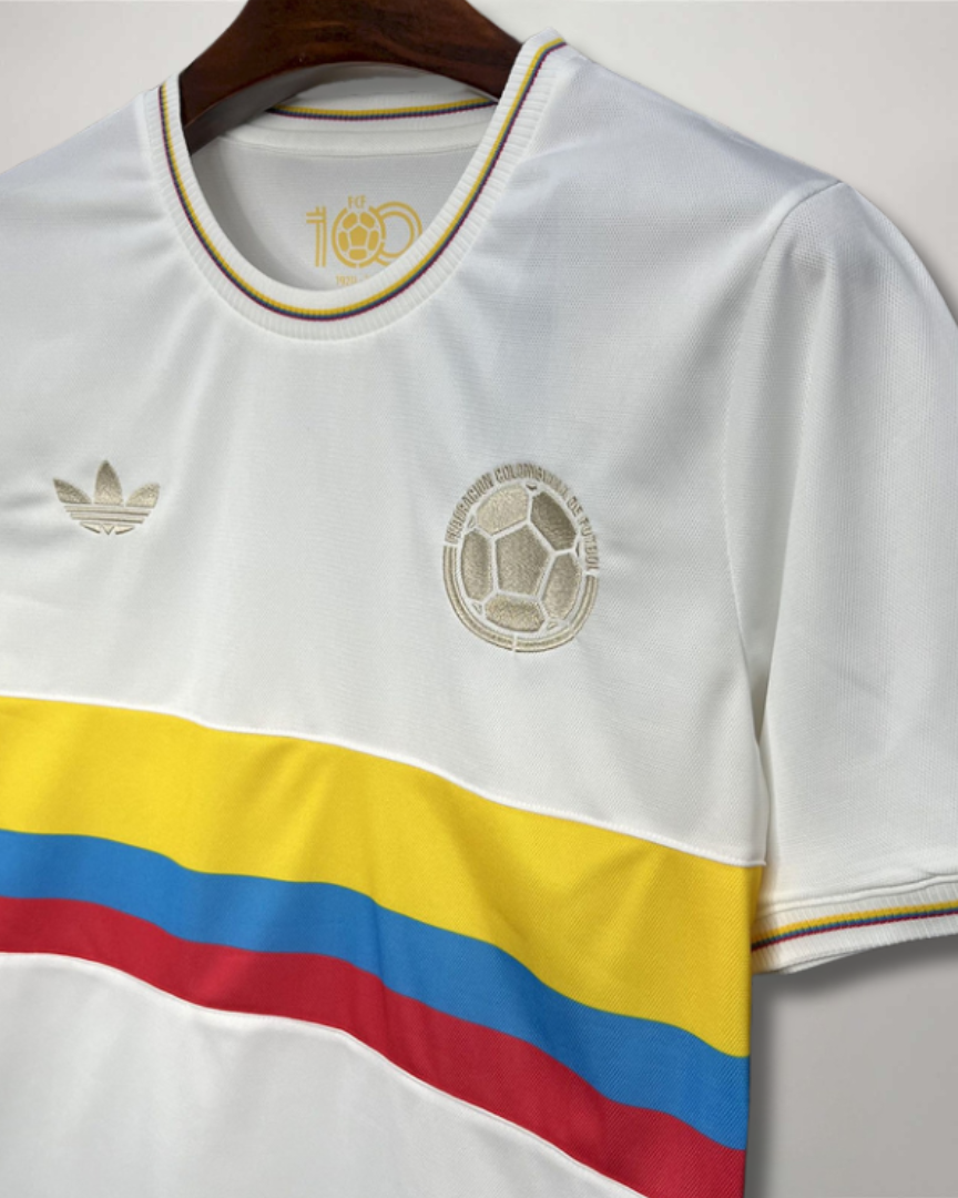 Tessuto maglia Colombia 100 anni close-up con rifiniture dorate