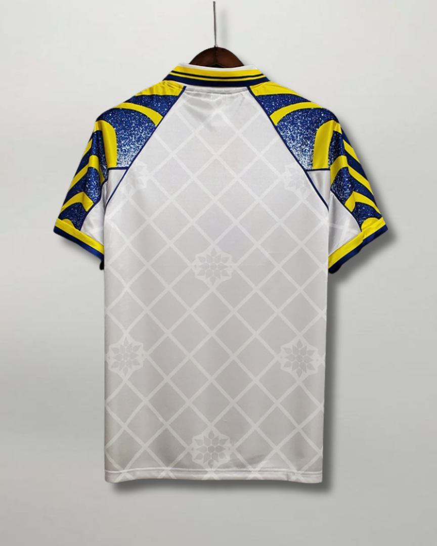 Vista dietro maglia Parma 1995/96 away con pattern geometrico anni 90
