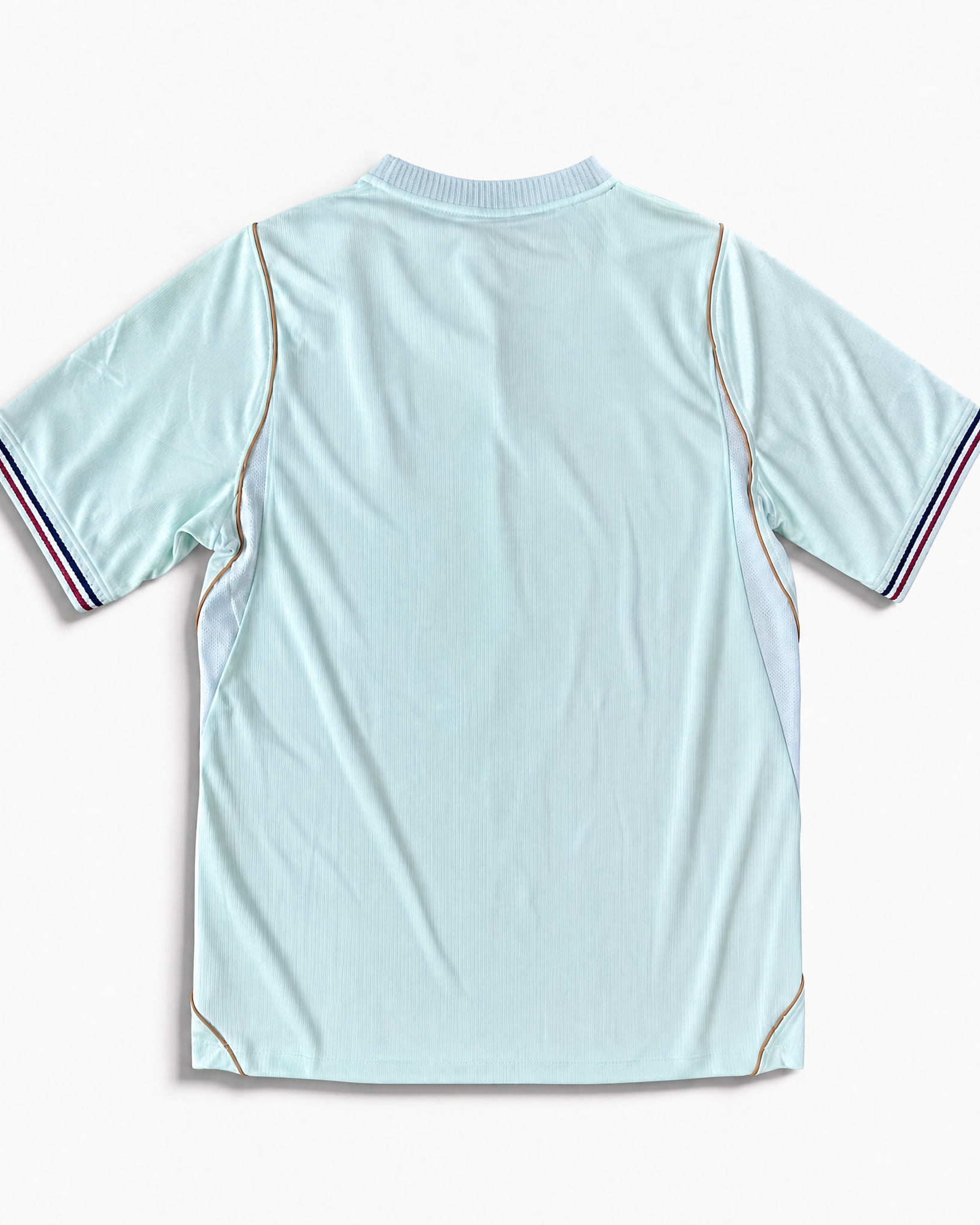 Vista posteriore della maglia da trasferta francese 2026 con dettaglio tricolore sui bordi