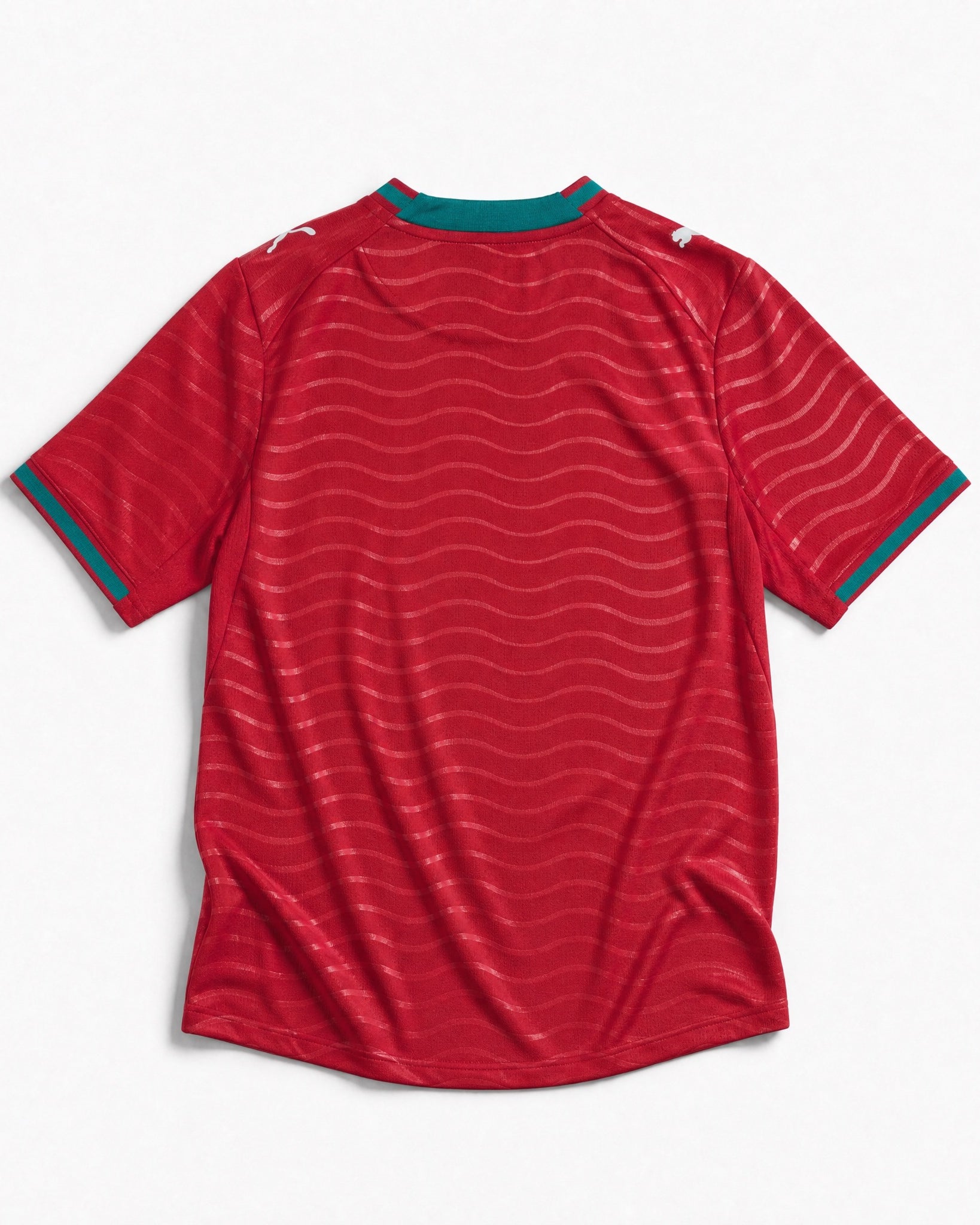 Vista posteriore della maglia rossa nazionale portoghese 2026 con tessuto tecnico traspirante