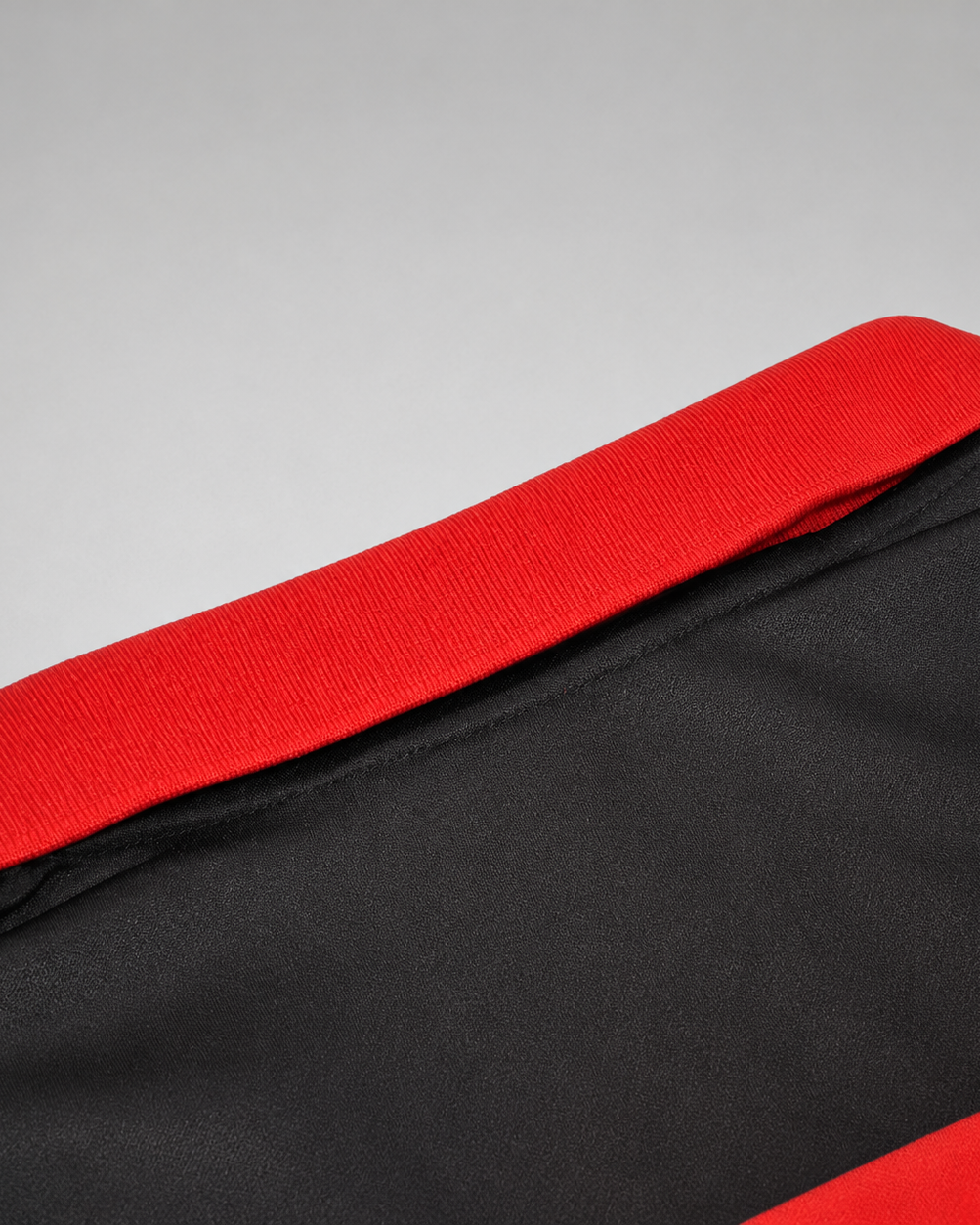 Flamengo home shirt 1982/83 con bande orizzontali rosso nere