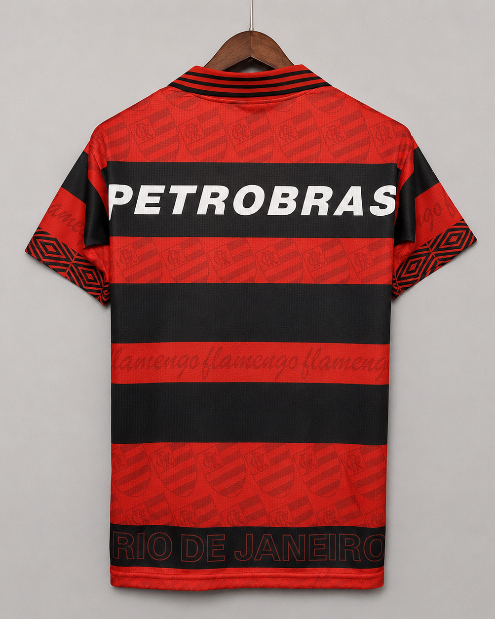 Retro della maglia Flamengo 1995/96 a bande orizzontali rosso nere