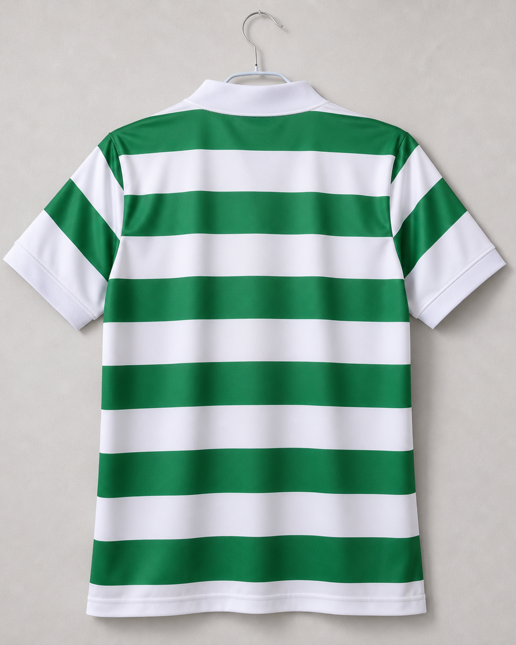 Jersey Celtic 1980 con bande orizzontali verdi e bianche
