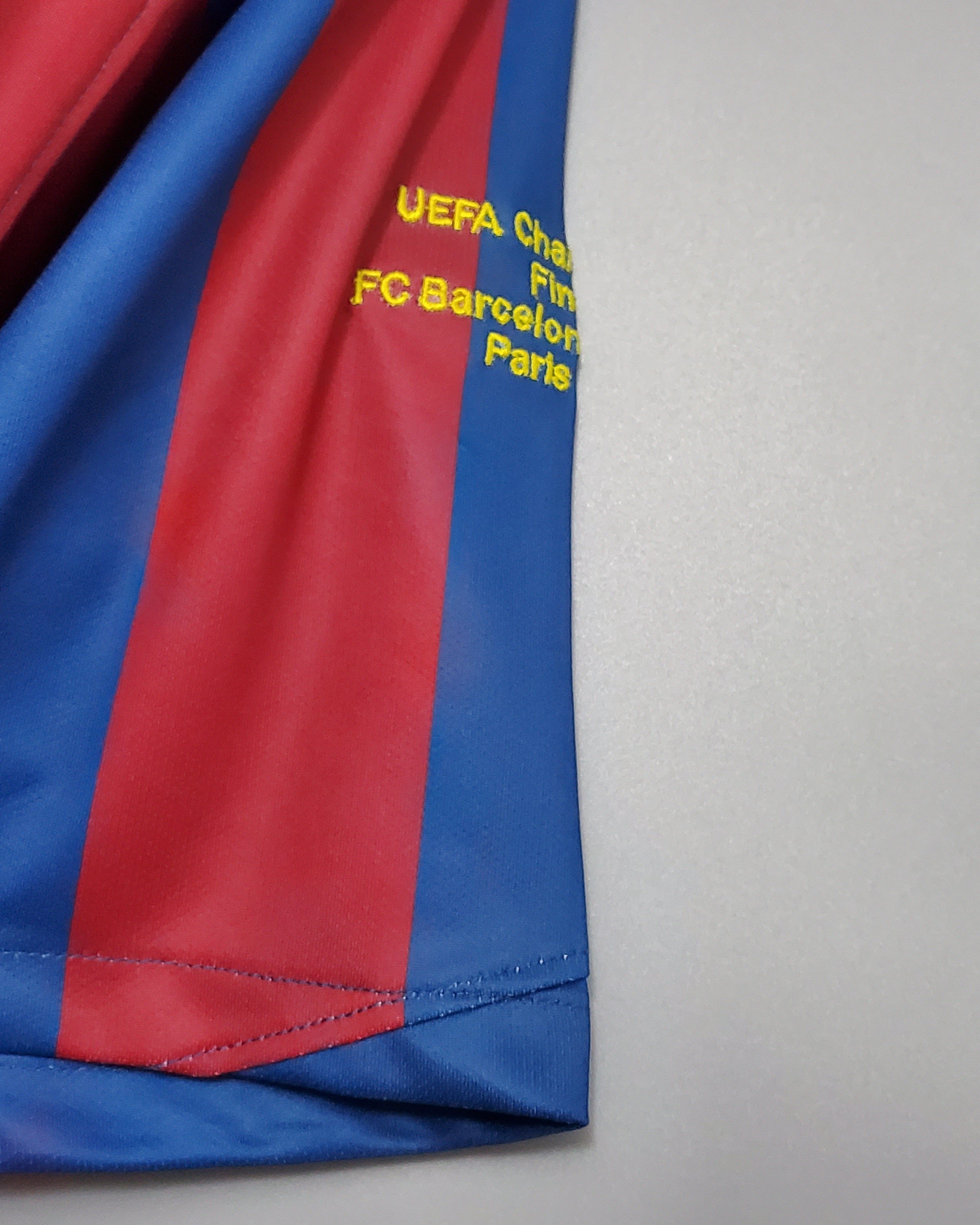 ettaglio patch Champions League su manica maglia Barcellona 2005/06