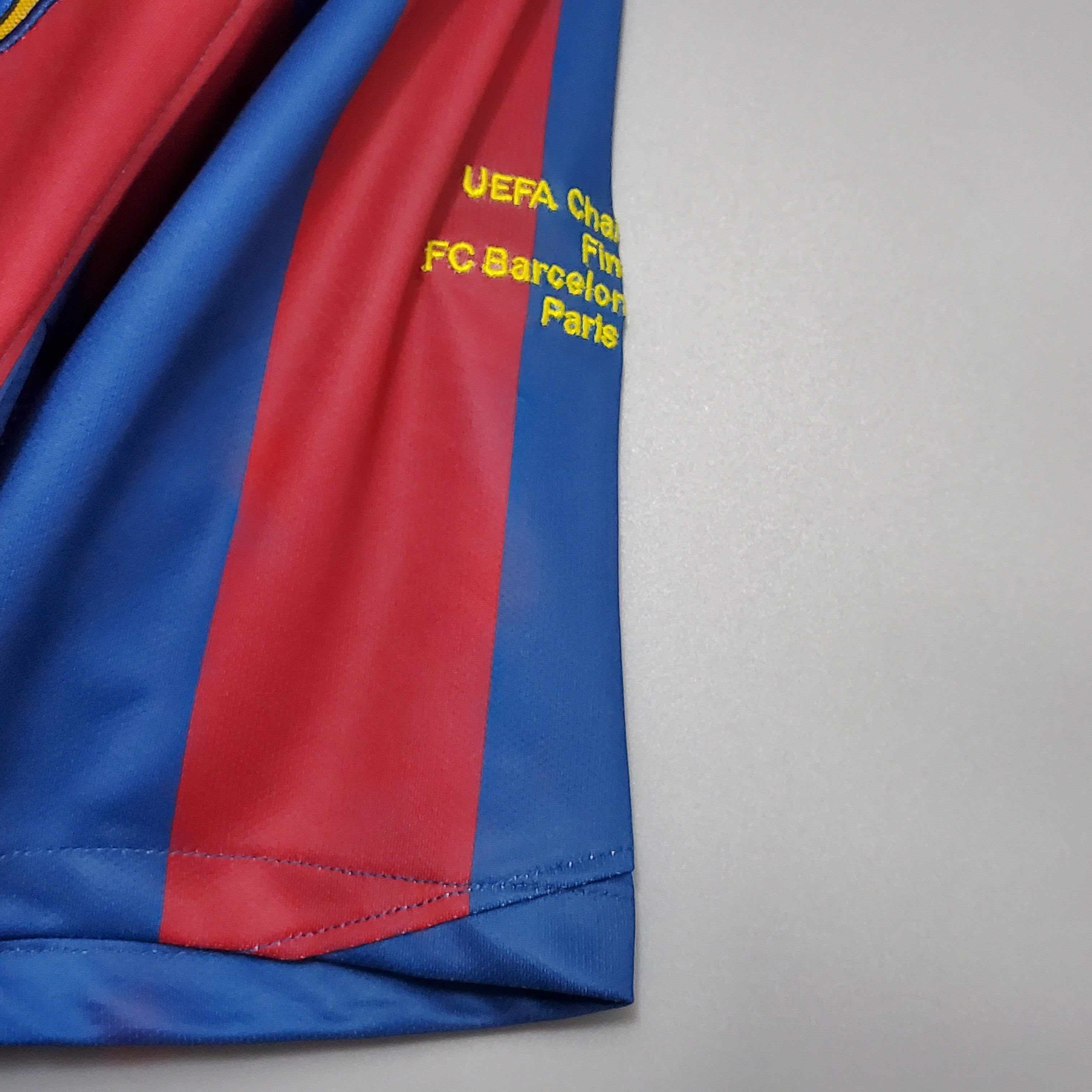 ettaglio patch Champions League su manica maglia Barcellona 2005/06