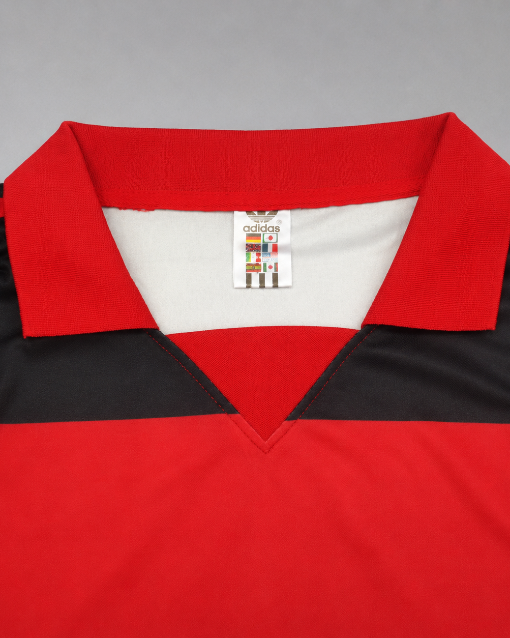 Dettaglio colletto rosso Flamengo jersey vintage 1990/91
