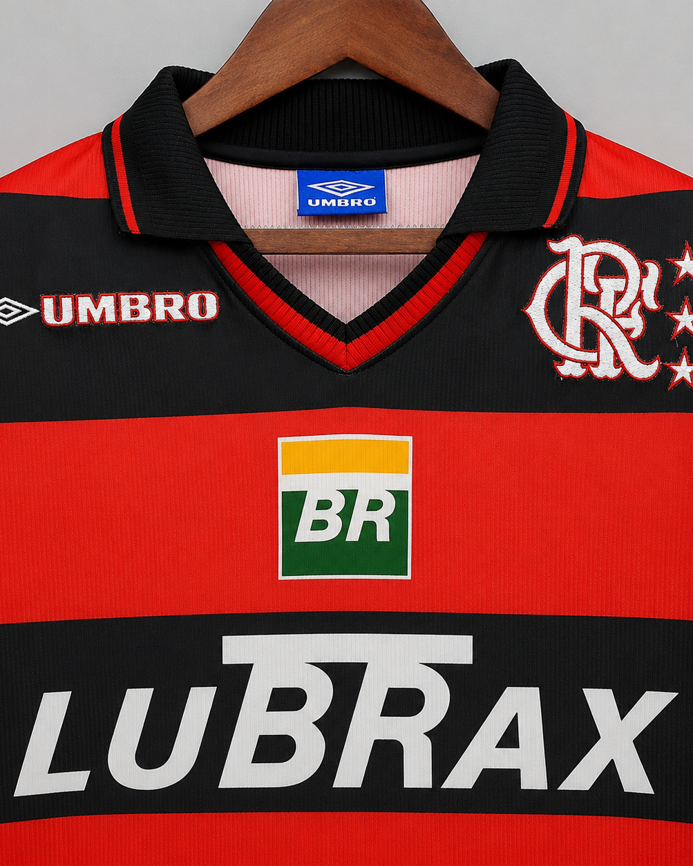 Dettaglio frontale Flamengo jersey home 1999/00 con bande orizzontali