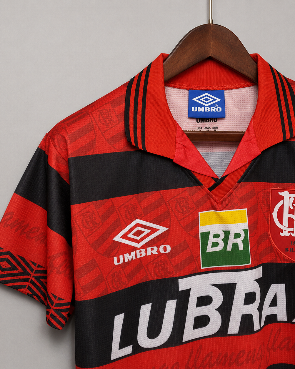 Dettaglio frontale Flamengo jersey home 1995/96 con colletto classico