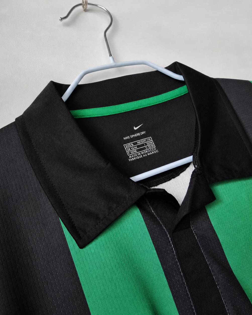 Dettaglio colletto nero football shirt Celtic 2005/06