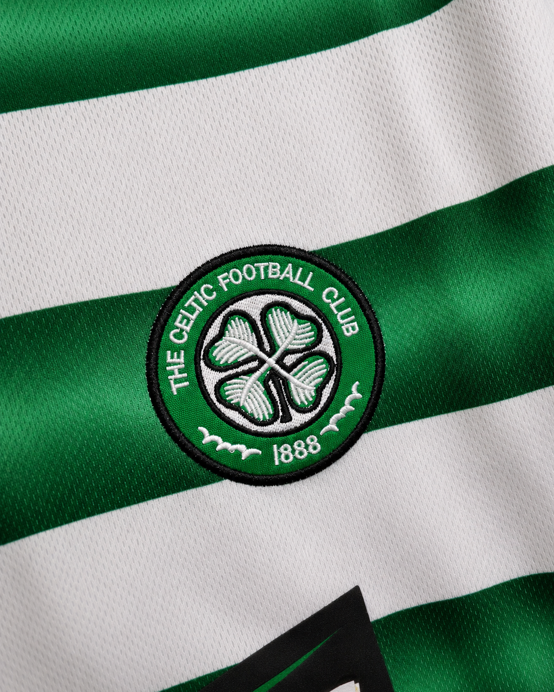 Dettaglio stemma Celtics football shirt 2003/04