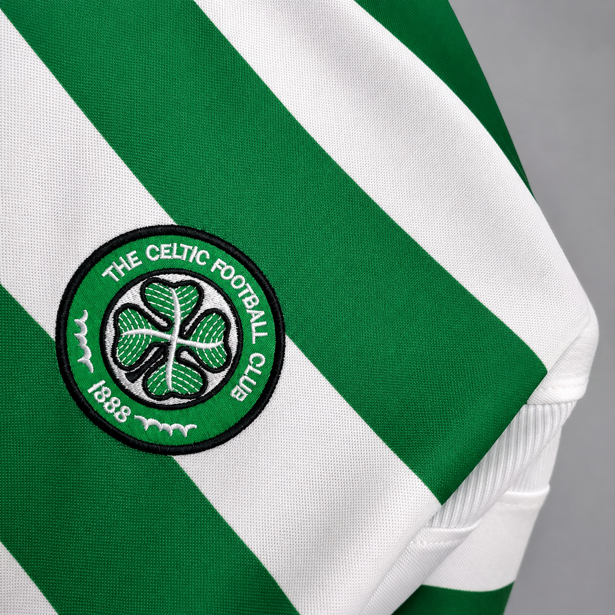 Dettaglio bande verdi maglia Celtic rétro