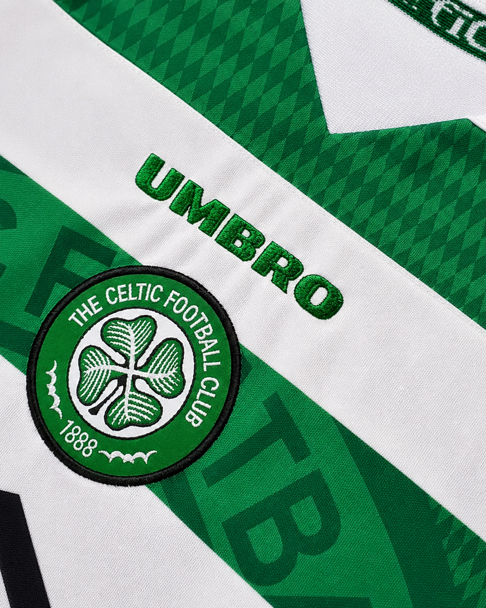 Dettaglio stemma Celtics maglia vintage anni 90