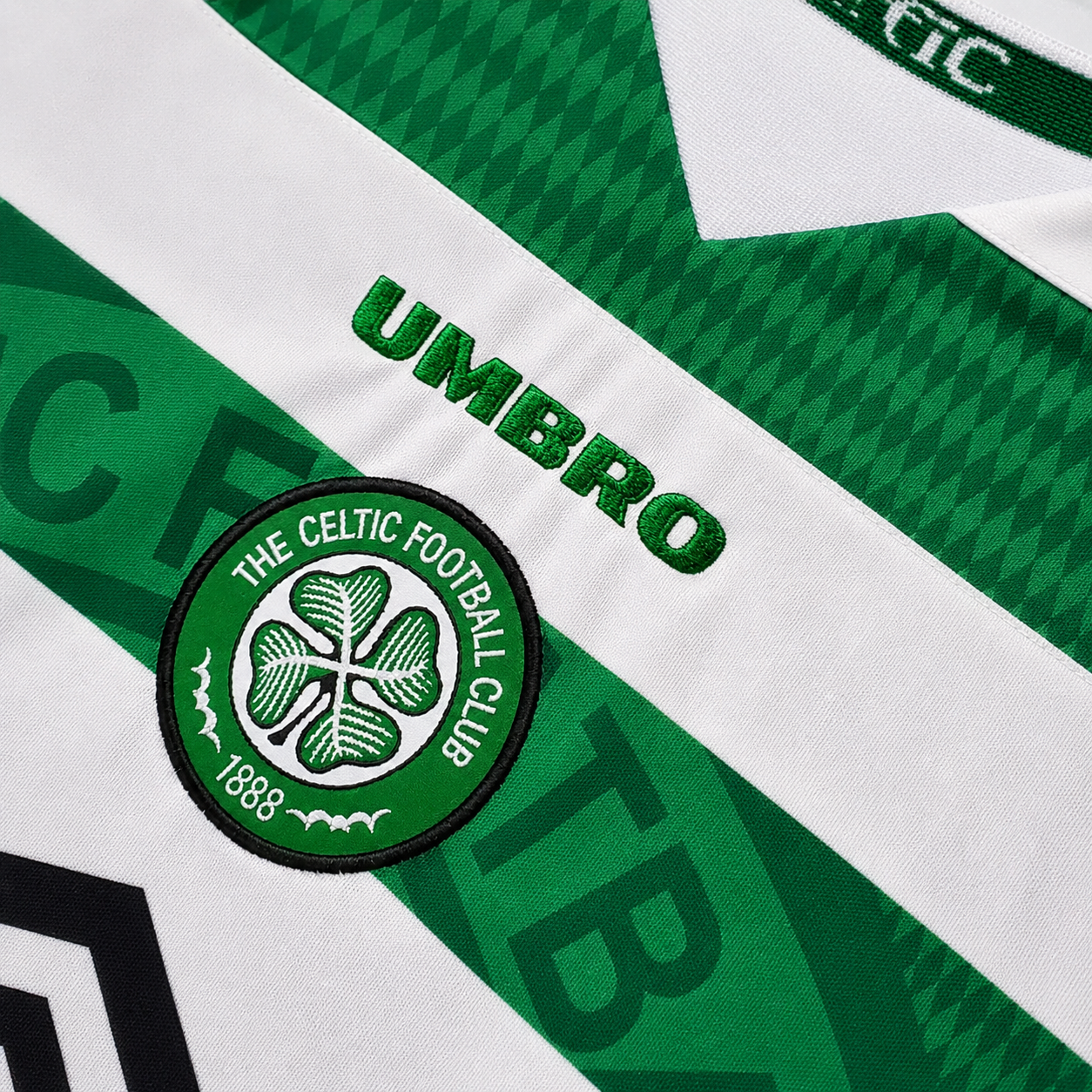 Dettaglio stemma Celtics maglia vintage anni 90