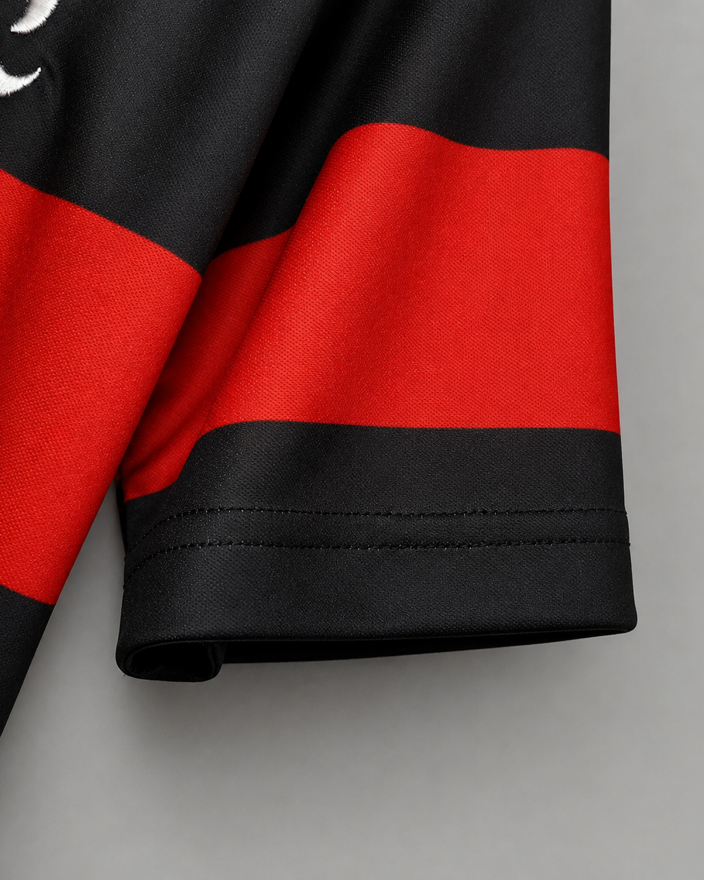Dettaglio frontale Flamengo jersey 2009/10 con bande orizzontali