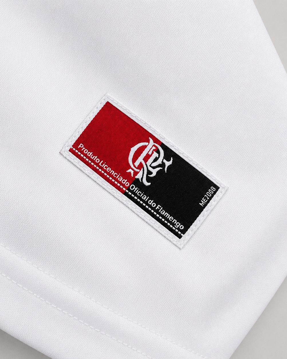 Dettaglio manica Flamengo away kit 2002/03 con finiture retrò