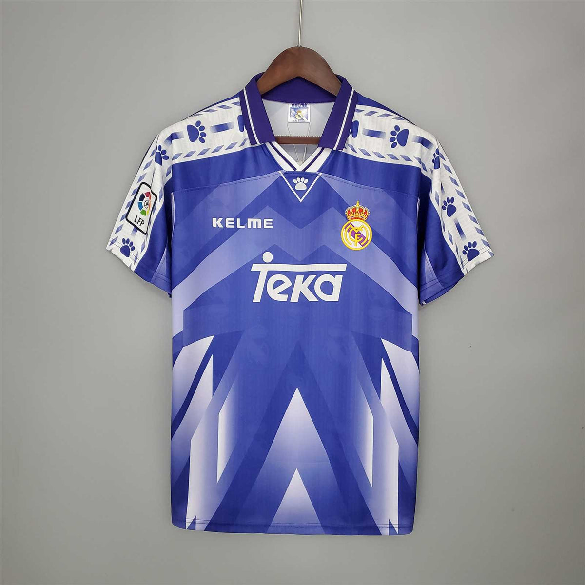Real Madrid Away Jersey 1996/97 – Retro Soccer Kit