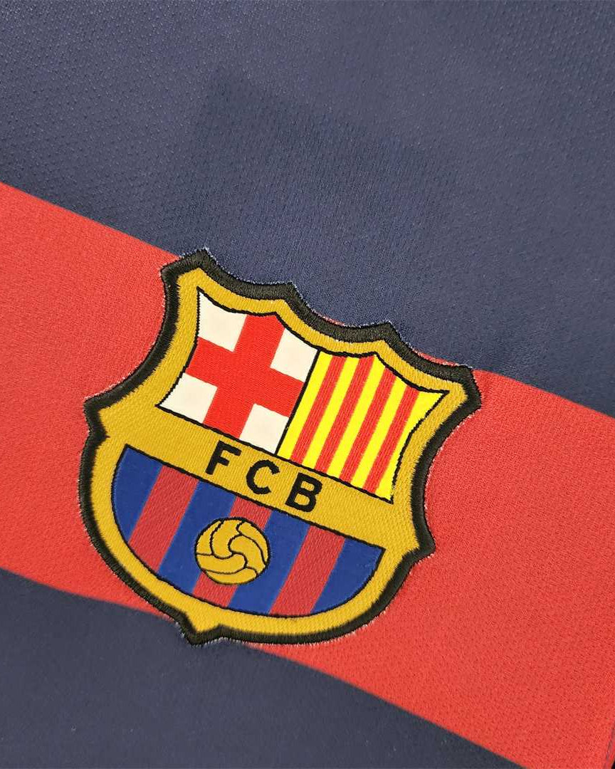 Dettaglio logo FC Barcellona su maglia 2015/16 home blaugrana