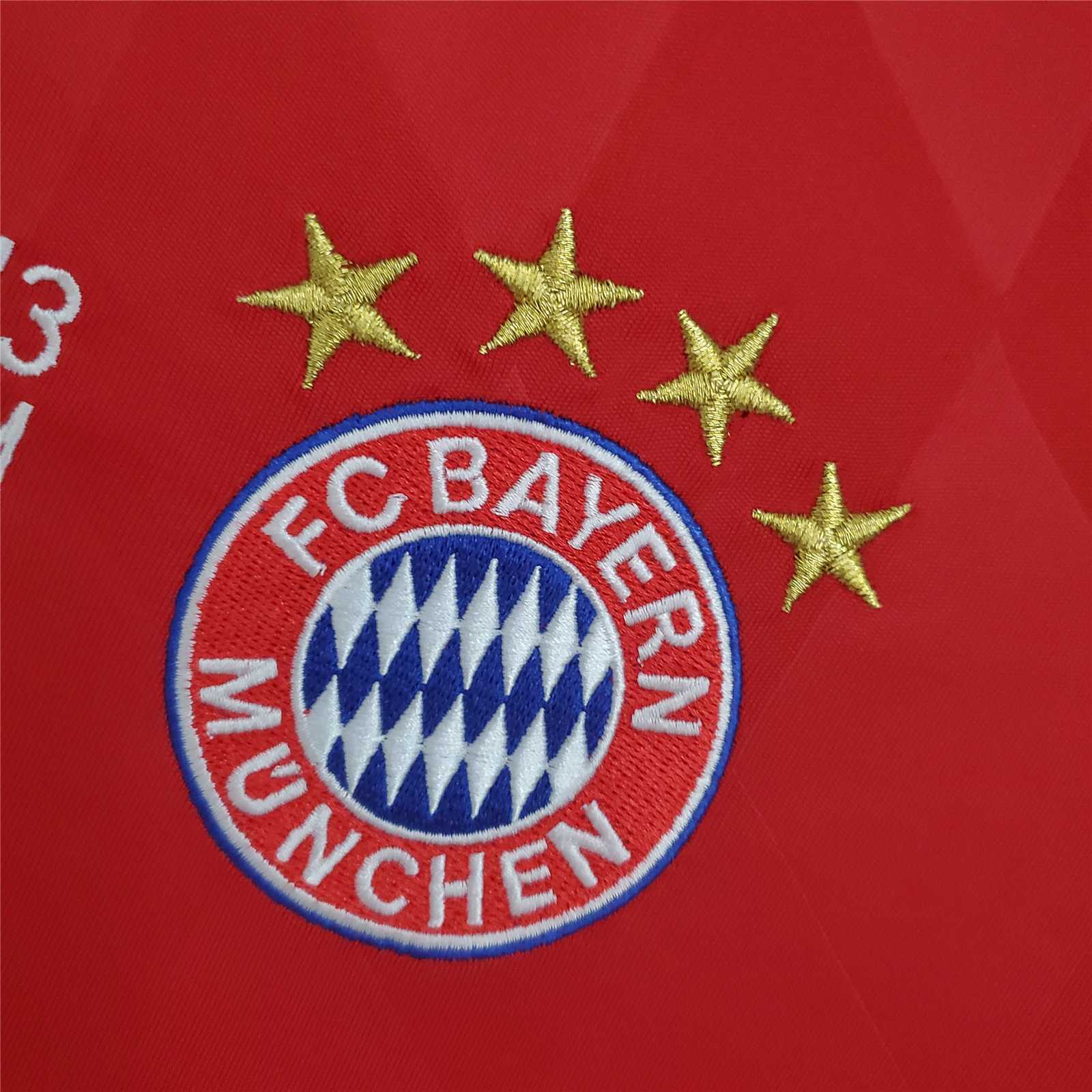 Dettaglio logo maglia Bayern Monaco UCL 2013/14