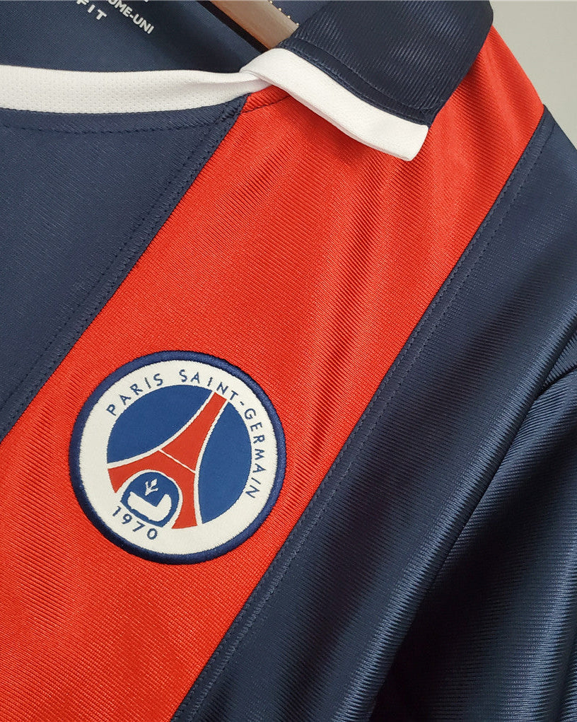 Dettaglio maglia PSG 2001/02 stemma club e banda centrale rossa
