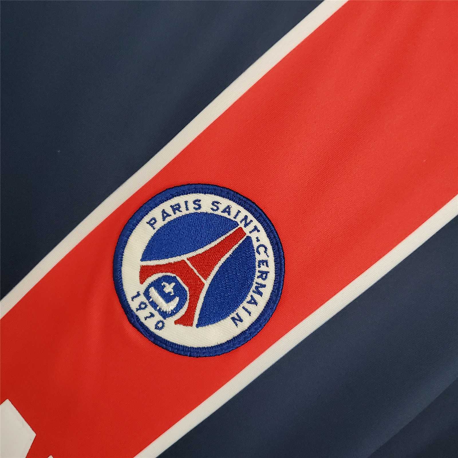 Dettaglio maglia PSG 2002/03 stemma club e banda verticale rossa