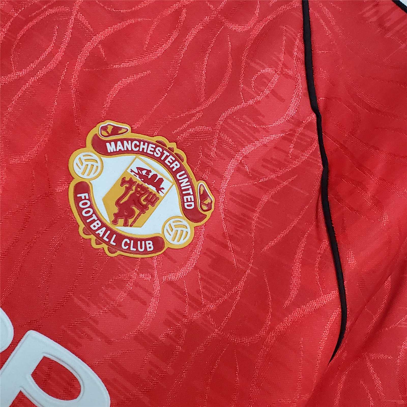 Dettaglio stemma Manchester United su maglia home 1991/92