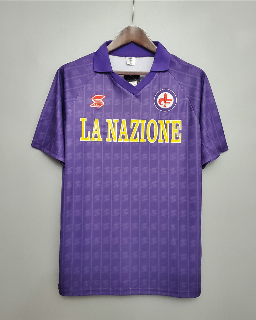 Fronte maglia home Fiorentina 1989/90 con stemma circolare e colletto a polo.