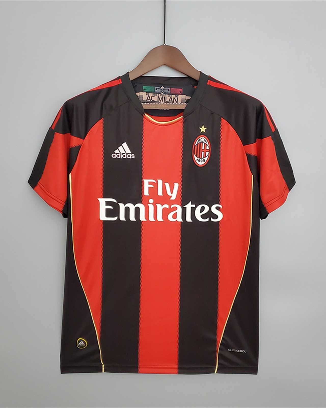 Maglia AC Milan 2010/11 home fronte strisce rosse e nere sponsor Bwin