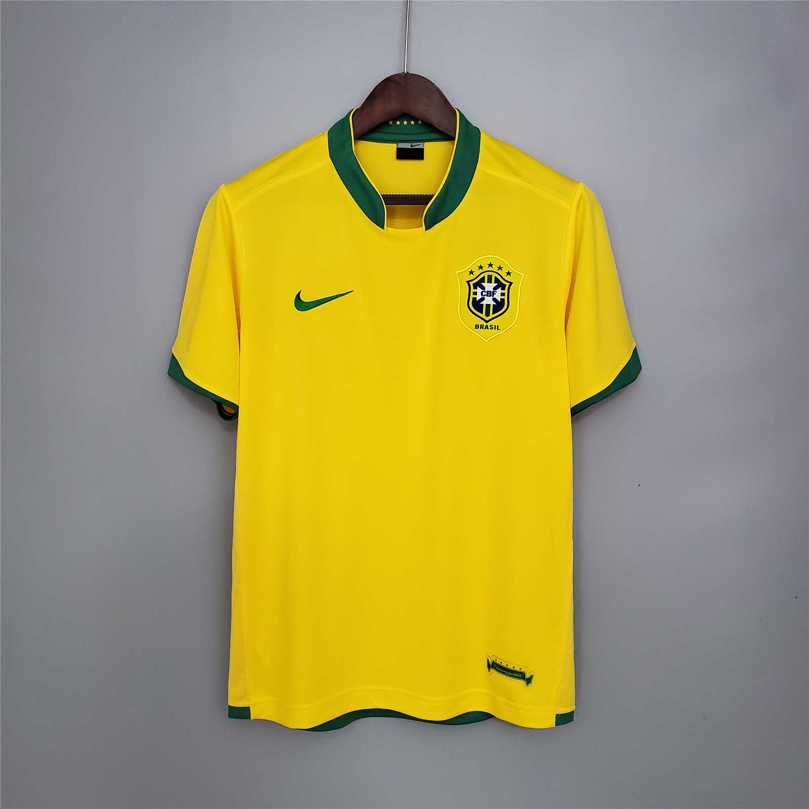 Maglia Brasile 2006 Home vista frontale con stemma nazionale