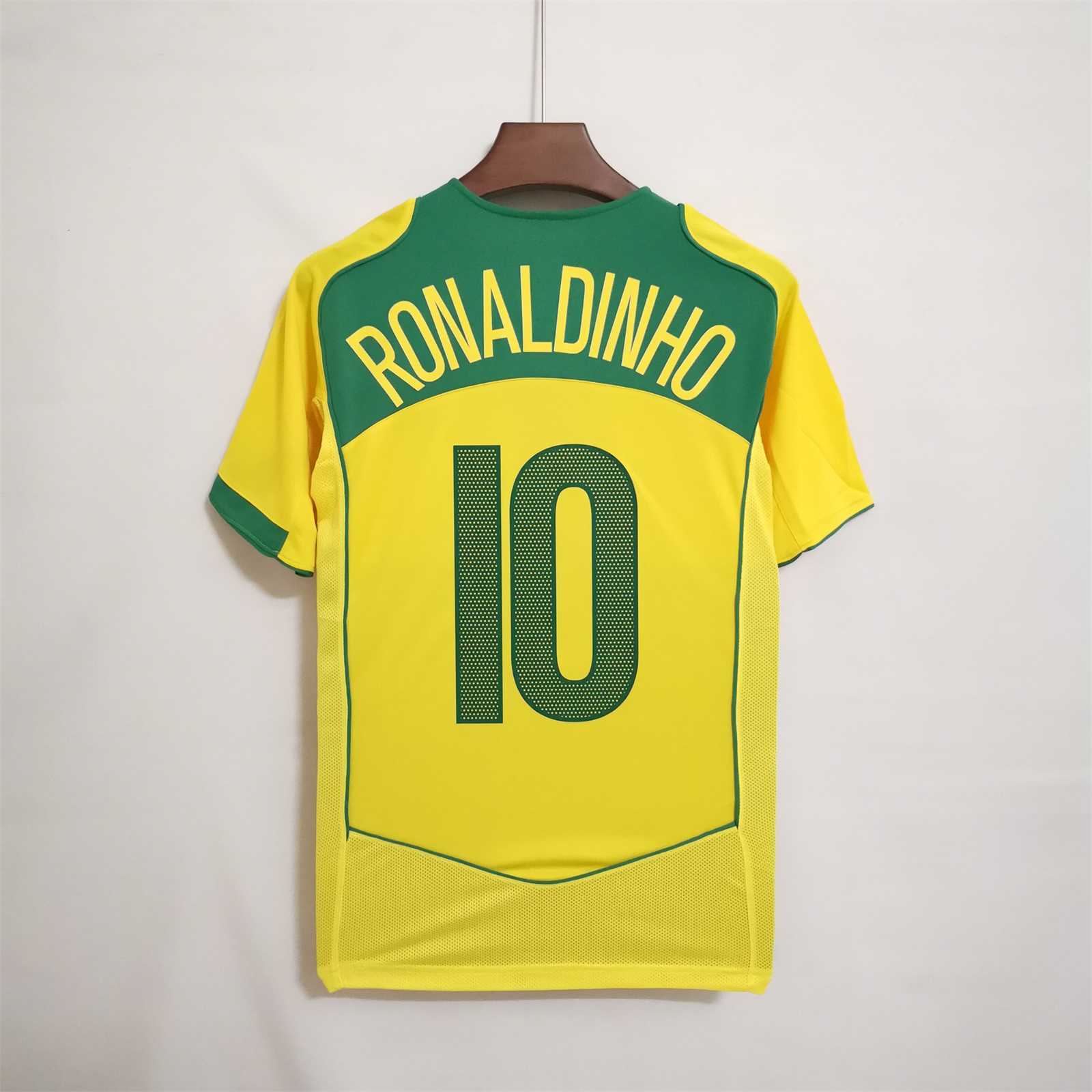 Maglia Brasile Home 2004 Ronaldinho numero 10 retro giallo con dettagli verdi