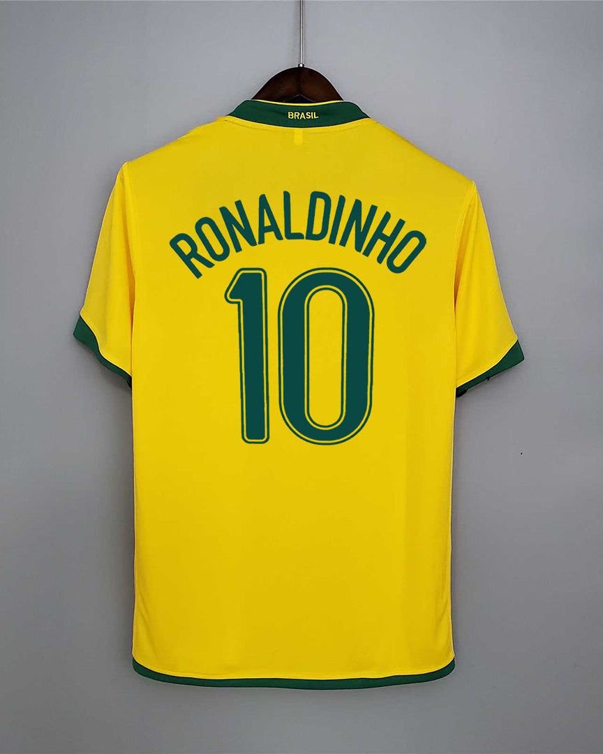 Maglia Brasile Home 2006 Ronaldinho numero 10 retro giallo con dettagli verdi