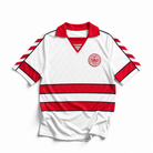Dänemark Auswärtstrikot 1988 in Weiß, Vorderansicht mit DBU-Wappen und Hummel-Logo