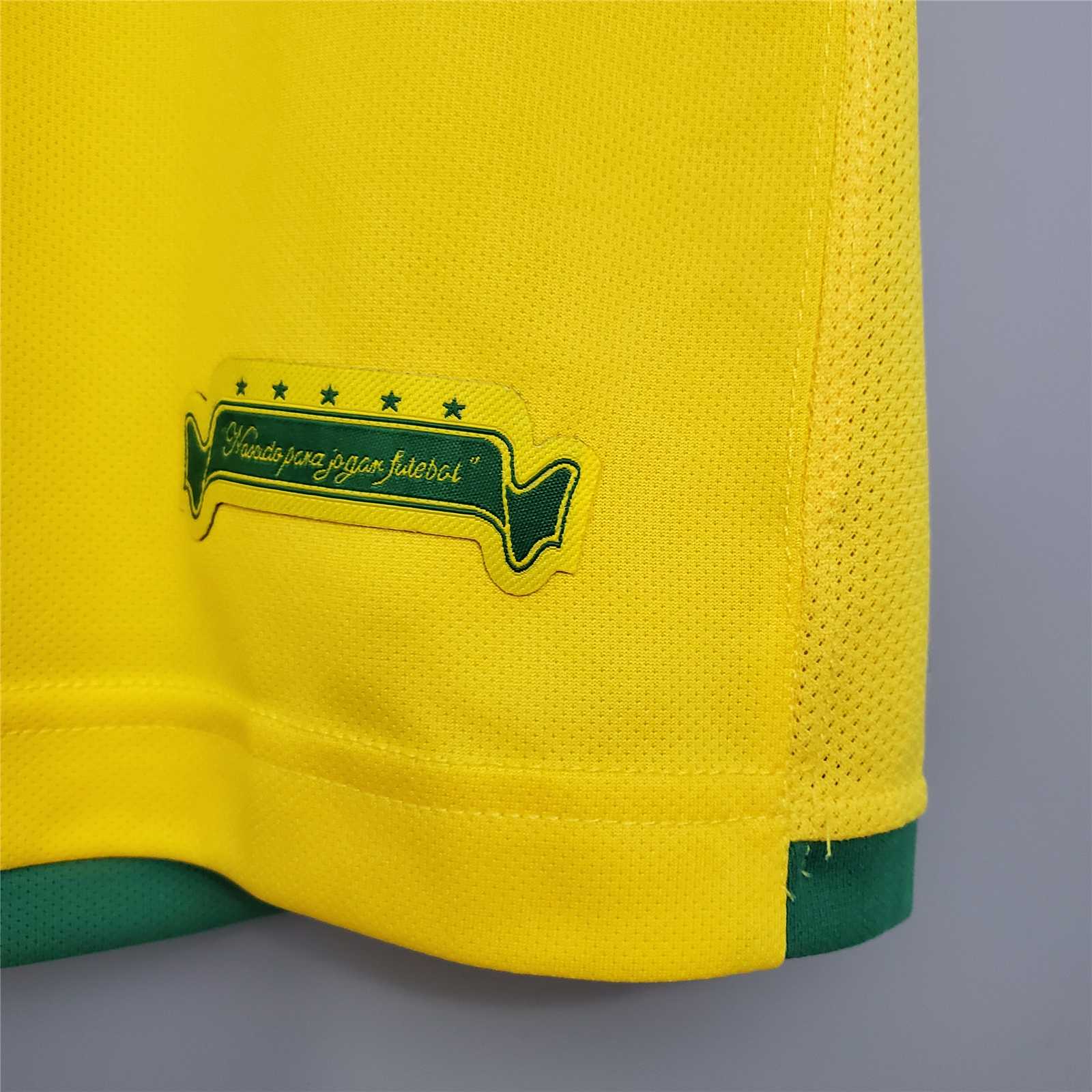 Dettaglio stemma Brasile su maglia Home 2006 gialla