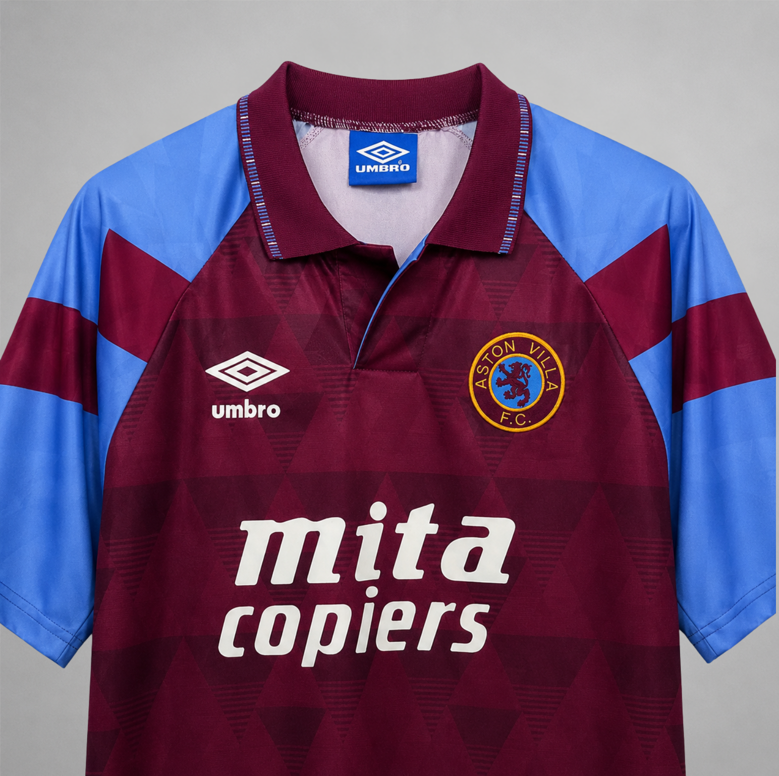 Aston Villa football shirt vintage anni 90 con pattern geometrico