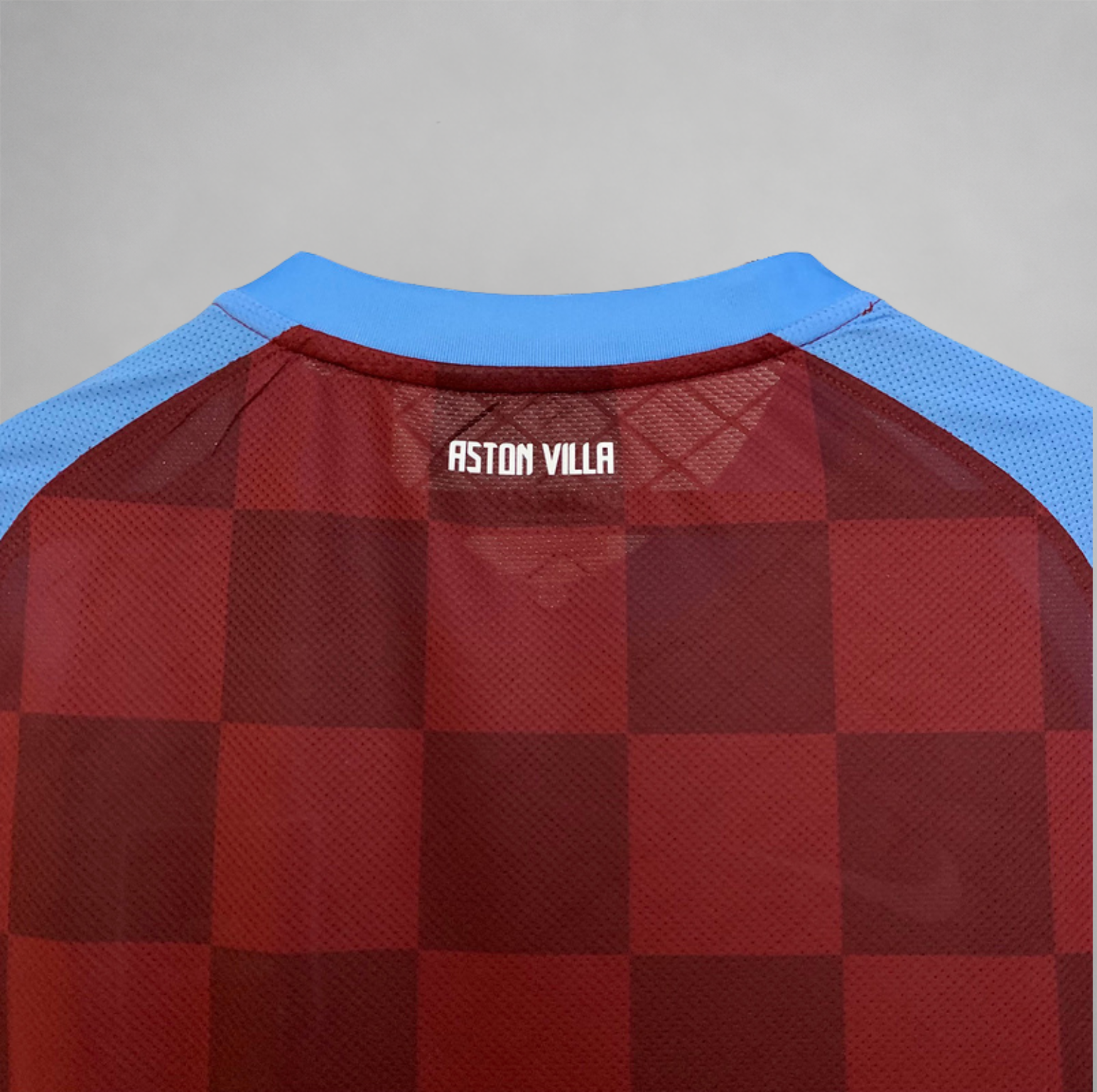 Dettaglio stemma Aston Villa maglia home Premier League