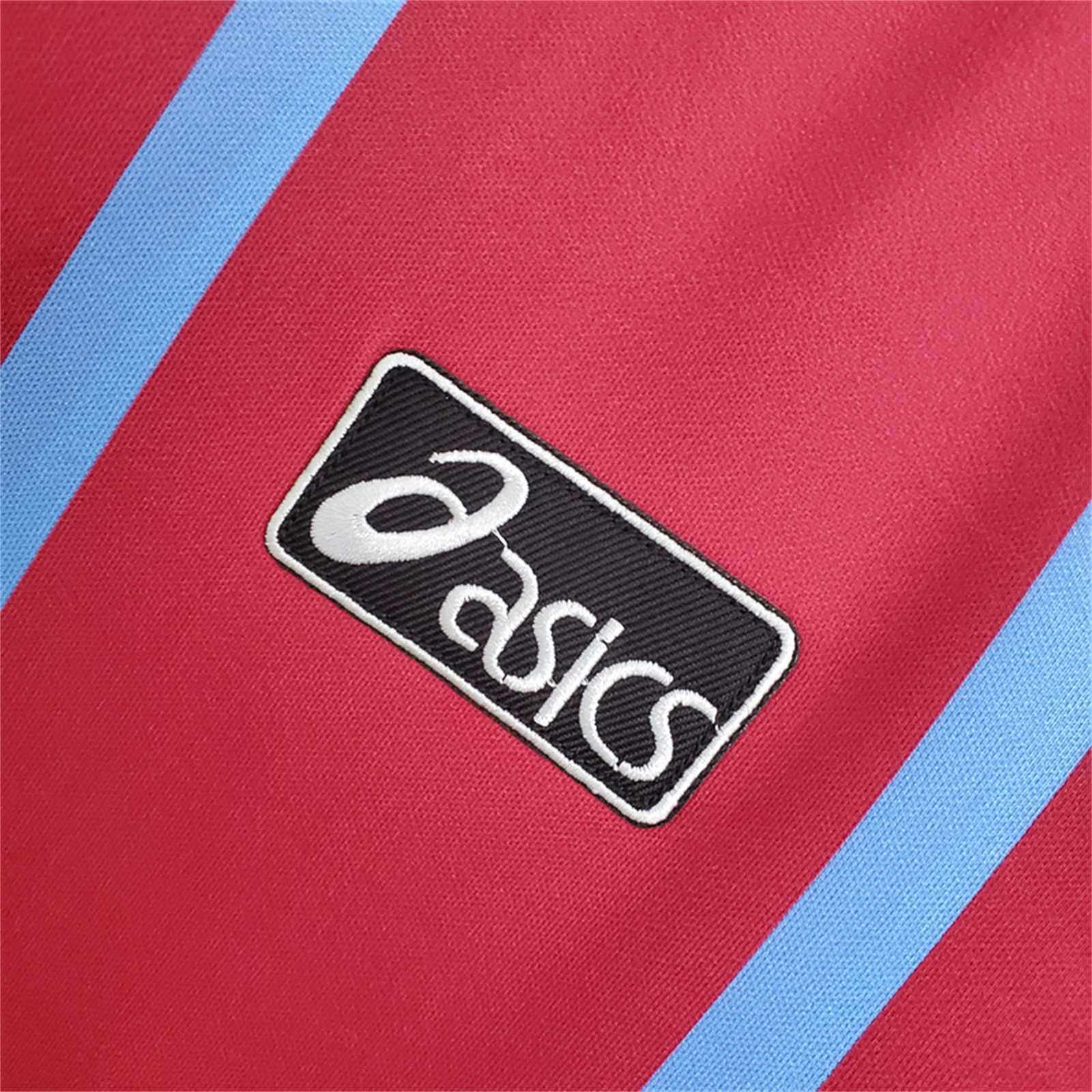 Dettaglio stemma Aston Villa maglia vintage 1993/95