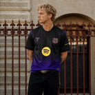 Dettaglio stemma ricamato maglia away Barcellona 2026/27