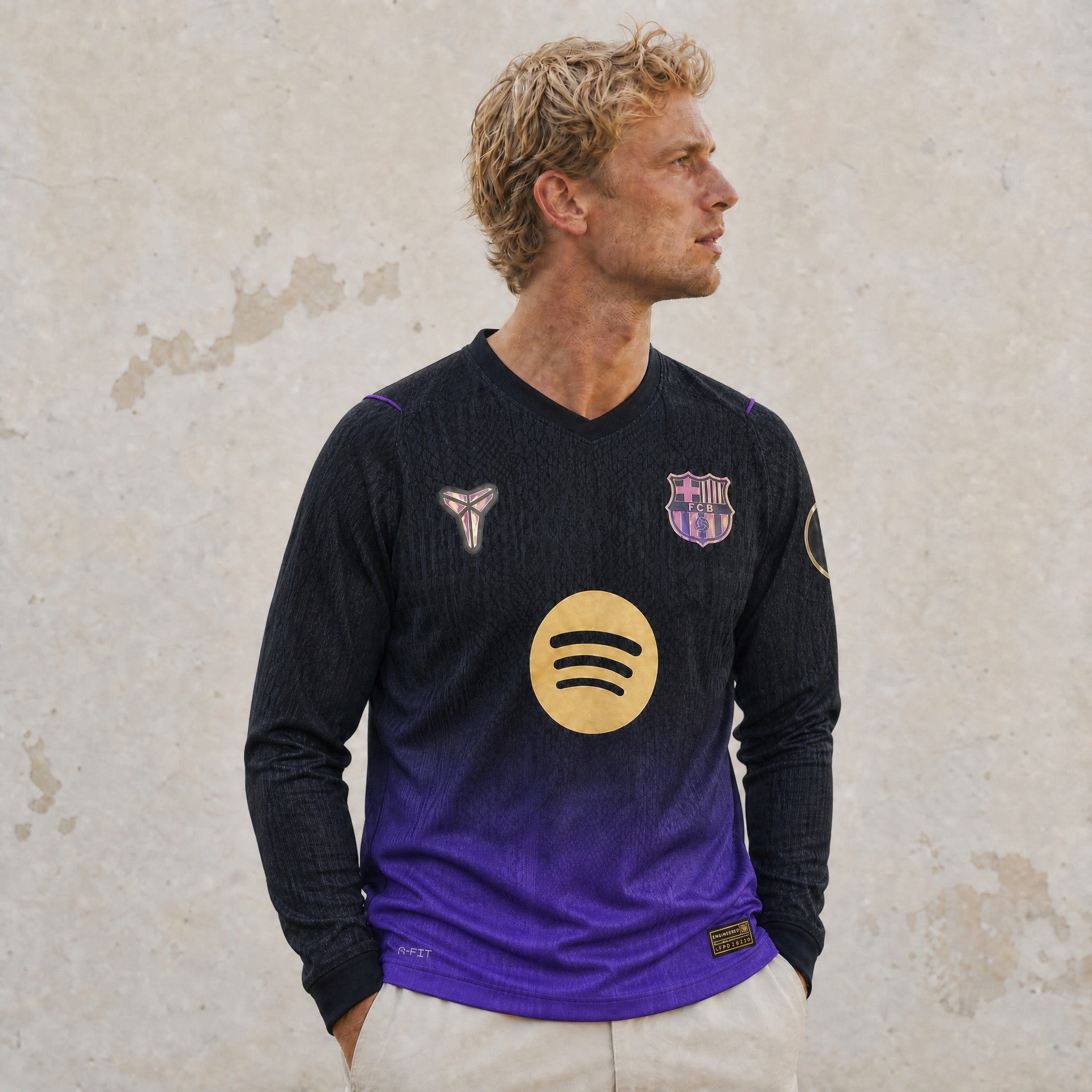 Dettaglio stemma ricamato maglia away manica lunga Barcellona 2026/27