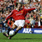 Beckham Manchester United su maglia home 1998/99 in campo