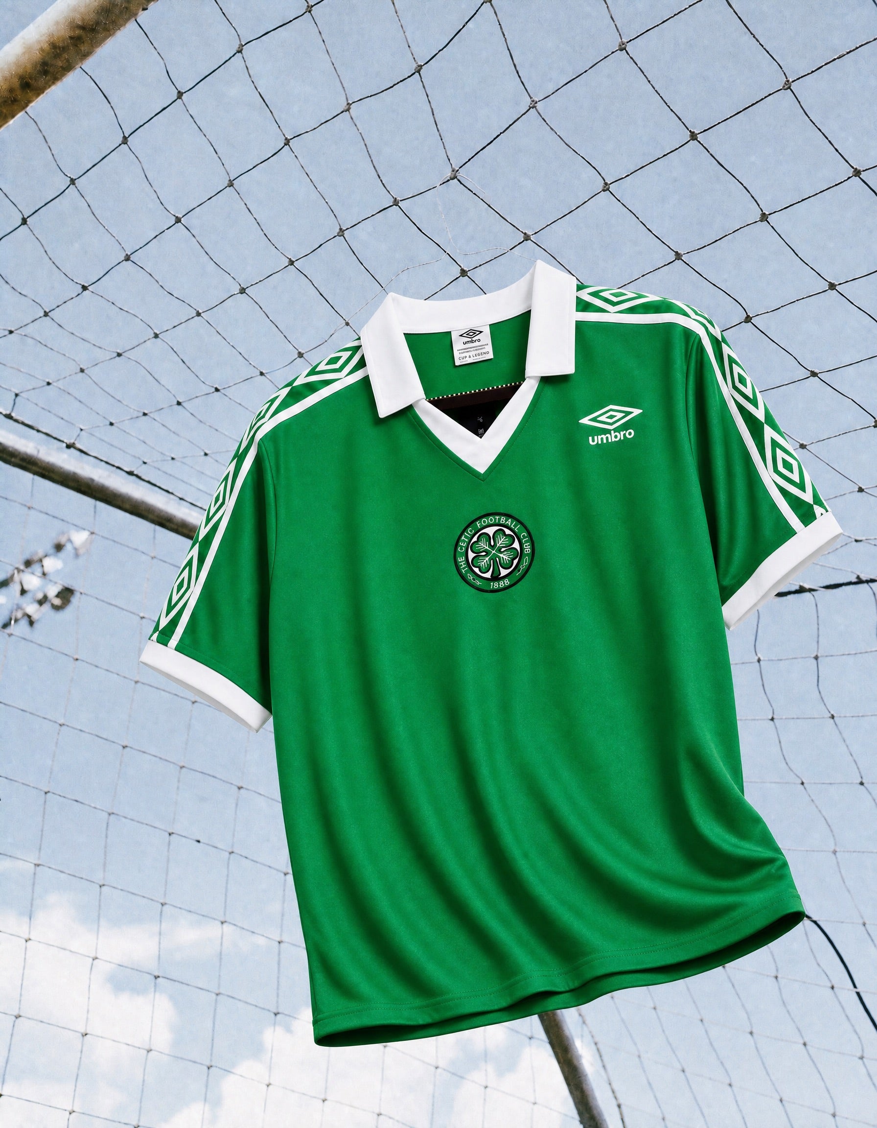Dettaglio colletto bianco maglia Celtic rétro