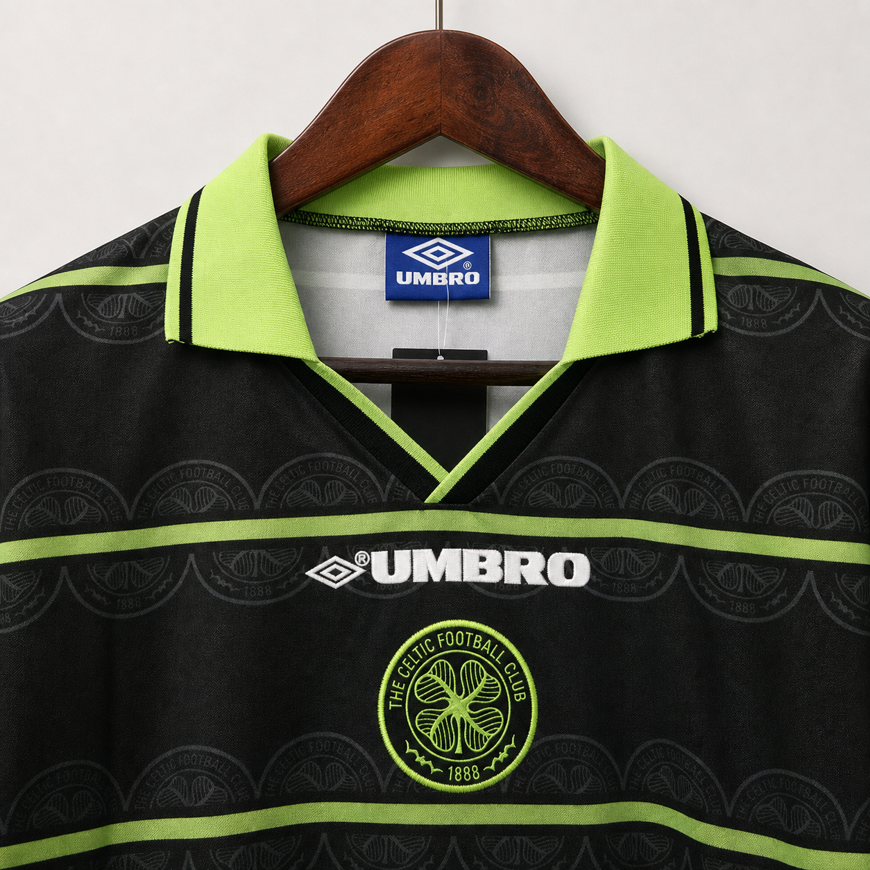 Dettaglio stemma Celtics maglia storica 1998