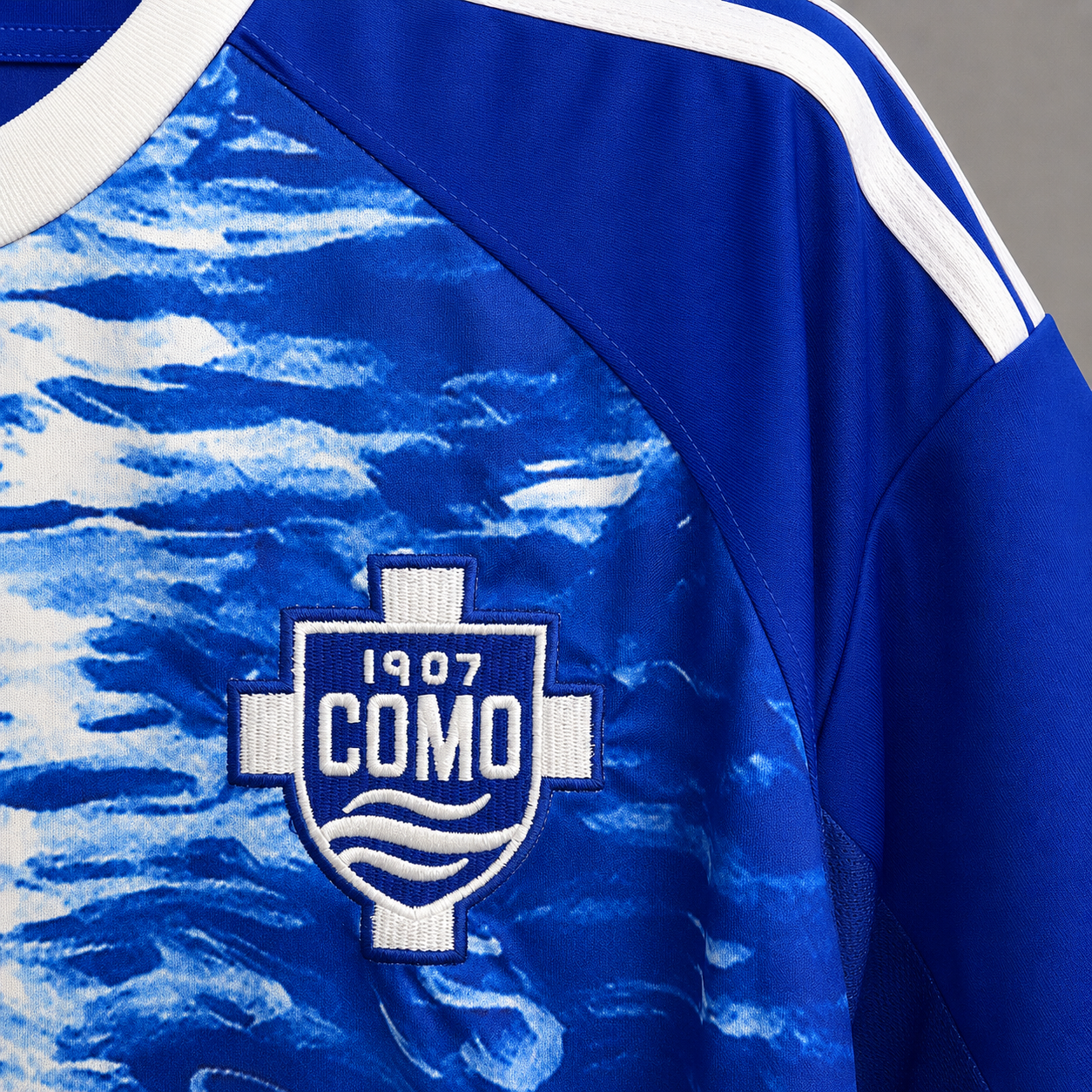 Maglia calcio Como 1907 ispirata al Lago di Como