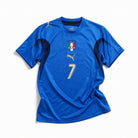 Dettaglio stemma Italia FIGC su maglia 2006 home