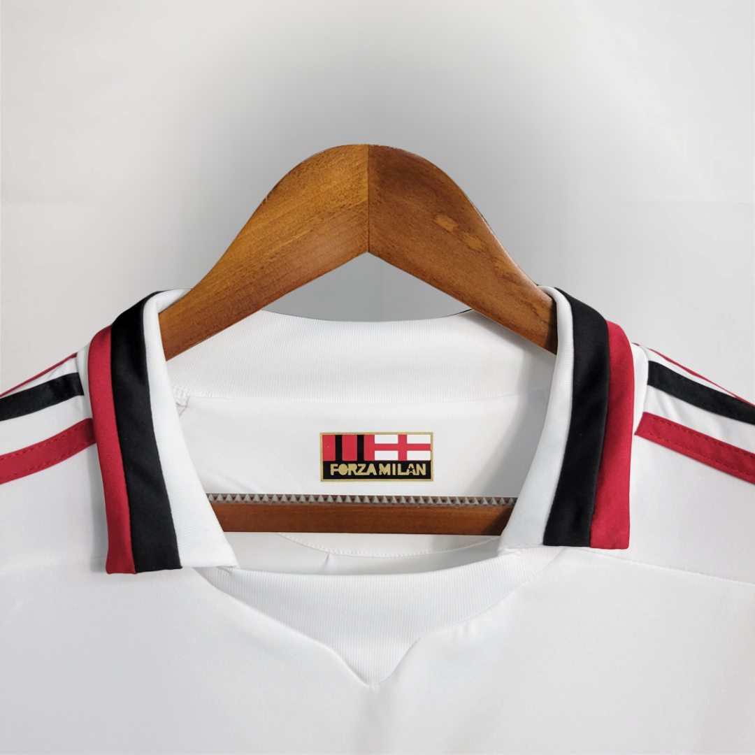 Dettaglio colletto maglia Milan Away 2009/10 con finiture nererosse
