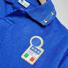 Dettaglio della trama jacquard e del ricamo tricolore LOGO Italia 1994.