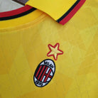 Dettaglio logo della terza maglia Milan 1995/96.