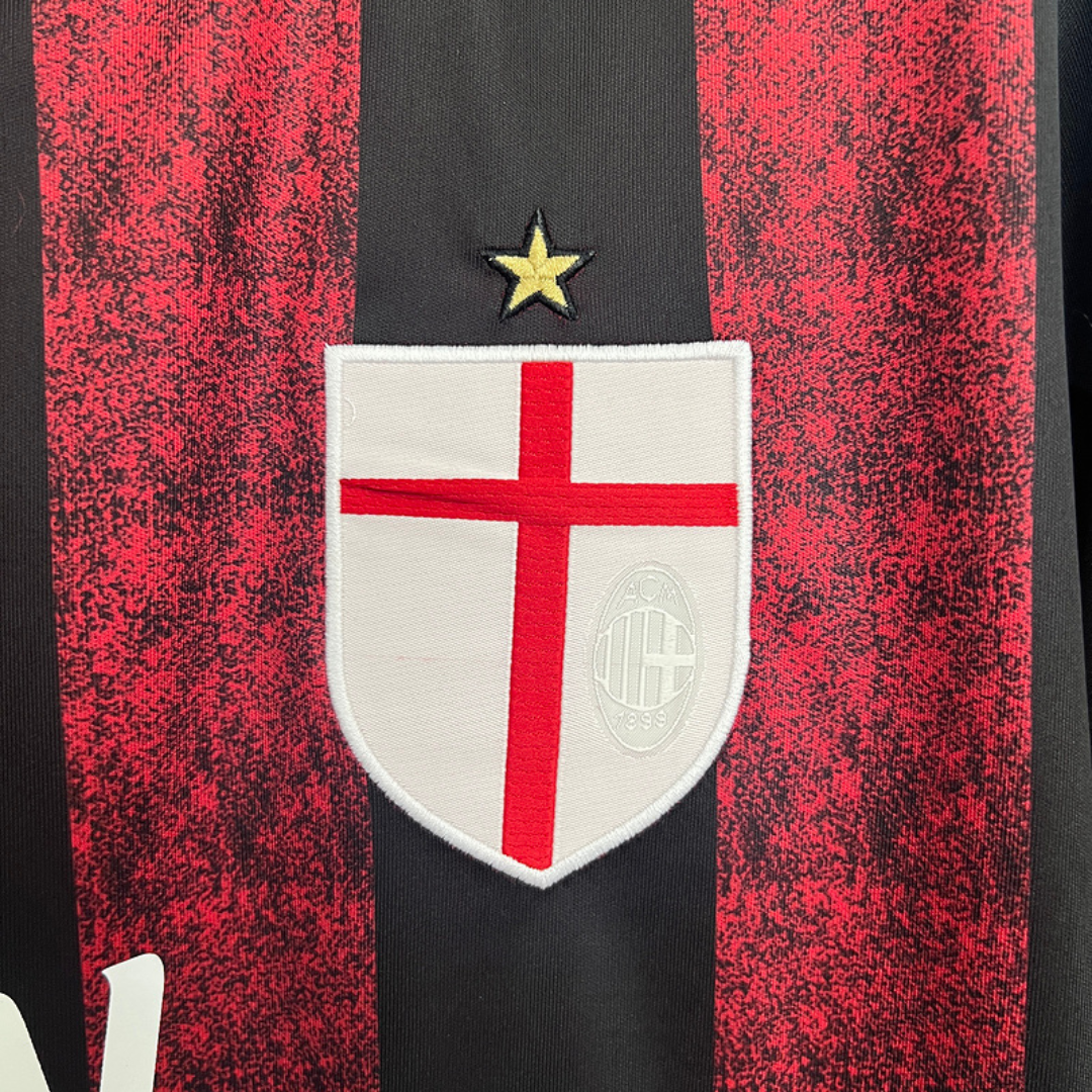 Dettaglio logo maglia Milan 2015/16